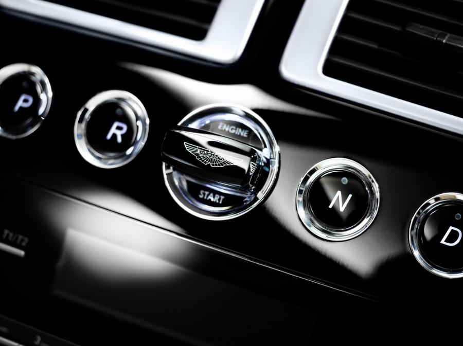 Детали интерьера Aston Martin Virage 2011 года  (фото 21 из 55)